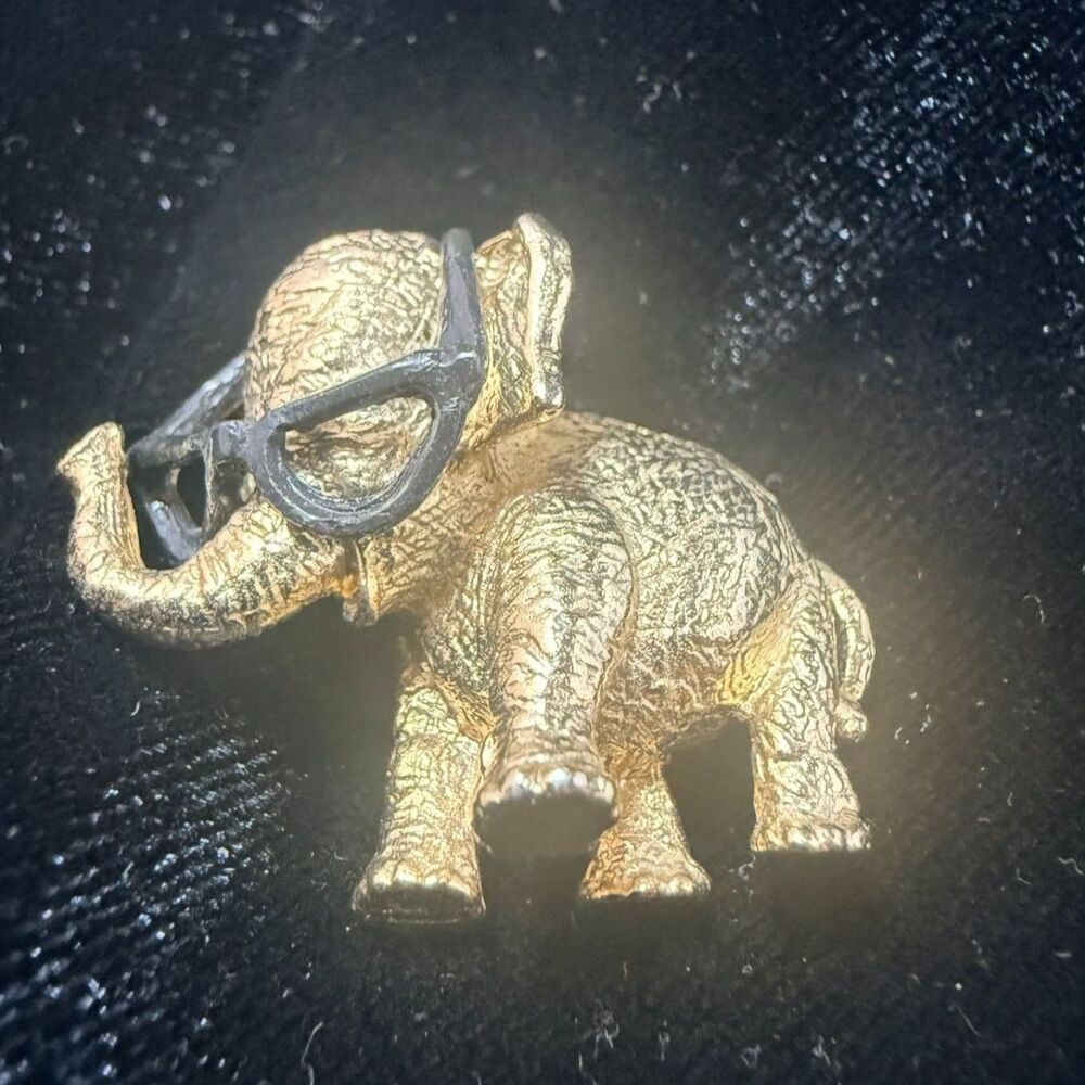Vintage 1964 Barry Goldwater Presidential Campaign Elephant Pin with Glasses GOP